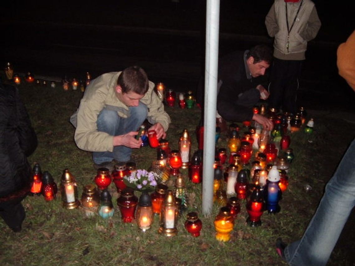 Znicze na ulicy Jana Pawła II