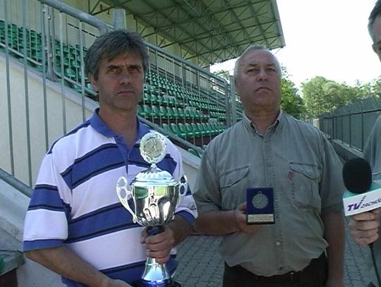 Janusz Leszko i Mieczysław Berć prezentują trofea zdobyte w Niemczech