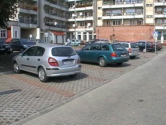 Przybywa parkingów