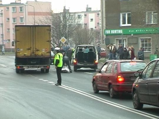 Tragedia na drodze-Pod kołami samochodu ciężarowego Man zginęła 76-letnia J.K. mieszkanka Szczecinka