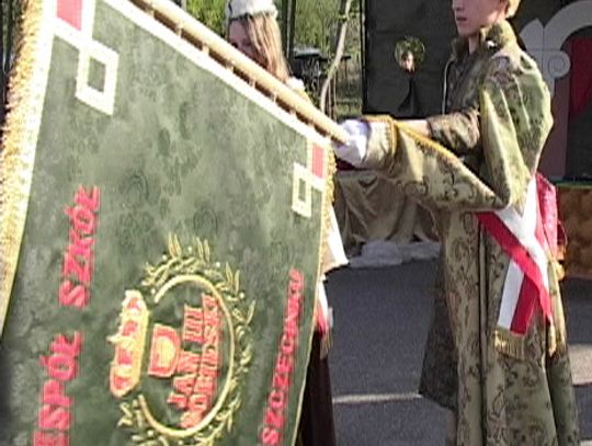 Sztndar i imię dla szkoły