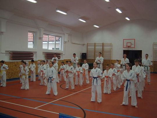Rosną kadry karateków