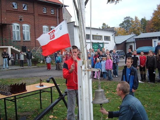 Opuścili banderę